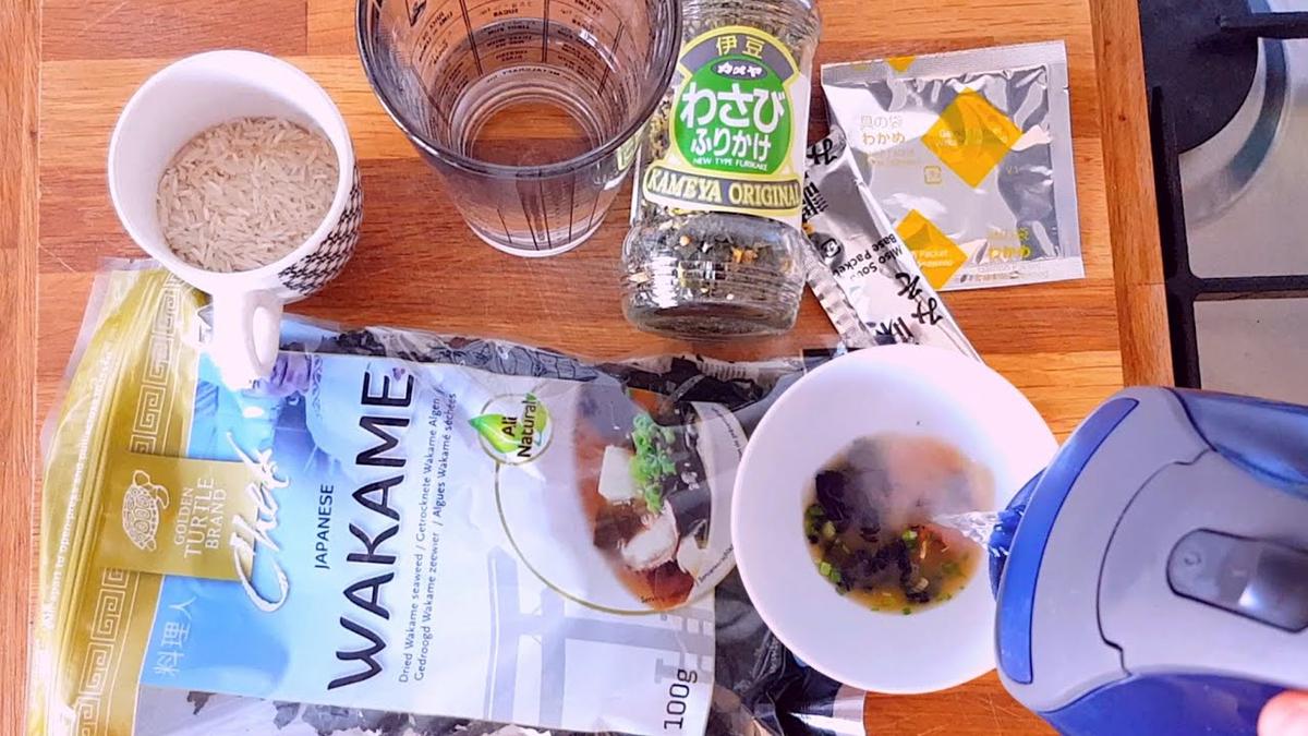 'Video thumbnail for MAKE THIS EASY 5 MIN MISO SOUP JAPANESE BREAKFAST! Instant Packet powder Miso Soup recipe with rice'