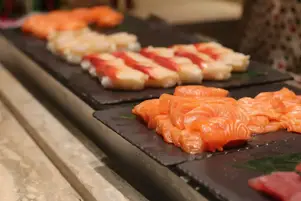 寿司vs刺身 健康 費用 食事 文化の違い